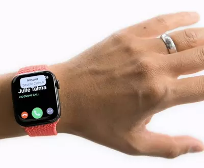 Érintés nélkül is használhatjuk majd az Apple Watch-ot