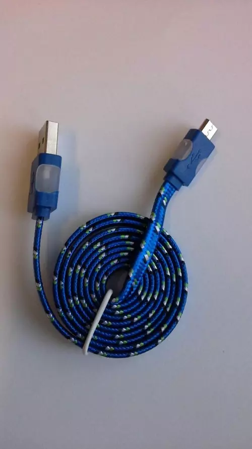 Kábel: Univerzális kék Micro Usb adatkábel LED világítással