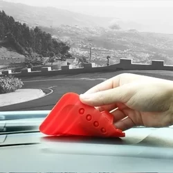 Univerzális műszerfalra helyezhető piros, szilikon autós tartó-1